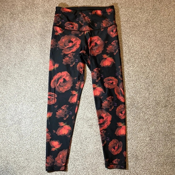 Victoria’s Secret Sport Leggings black and red roses M - Picture 1 of 14